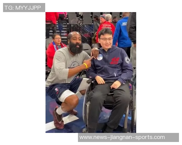 快船分享哈登与中国留学生约翰郝亲密合影表达感激之情 快船分享哈登与中国留学生约翰郝亲密合影表达感激之情